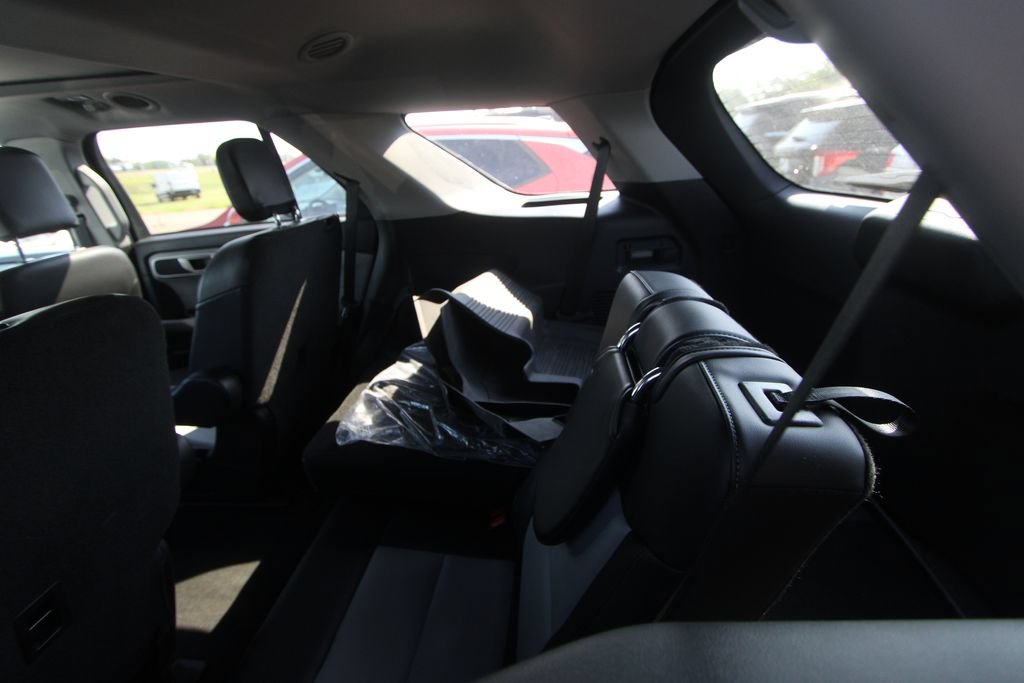 Used 2024 Ford Explorer XLT w/ Equipment Group 202A AWD/4WD image 18