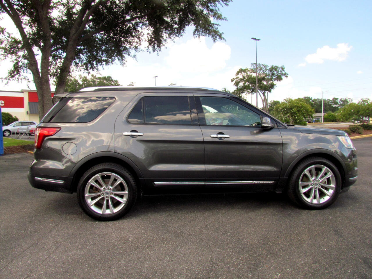 Used 2018 Ford Explorer Limited w/ Equipment Group 301A image 10