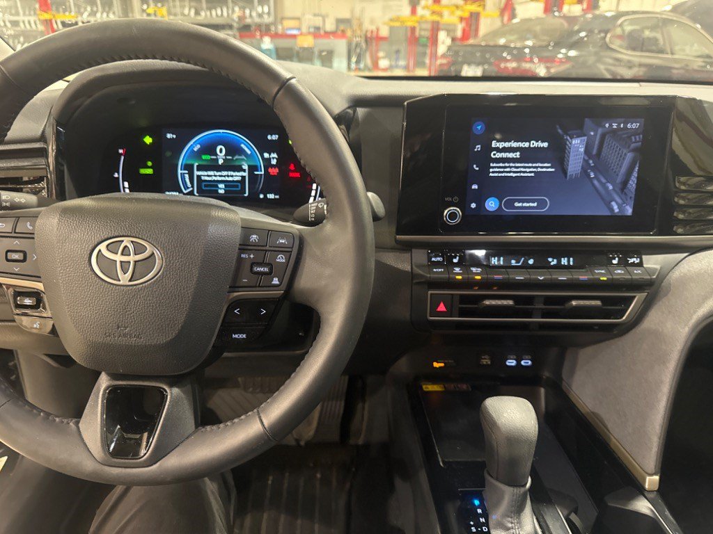 Used 2025 Toyota Camry LE w/ Convenience Package FWD image 38