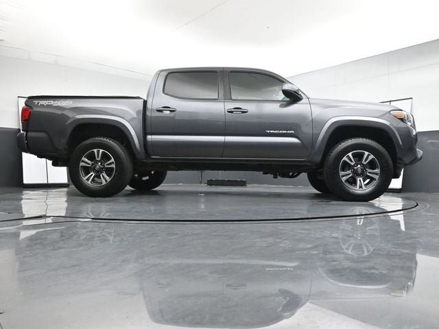 Used 2018 Toyota Tacoma TRD Sport image 33