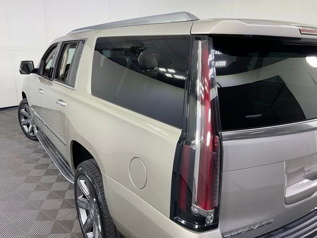 Used 2016 Cadillac Escalade ESV Luxury image 38
