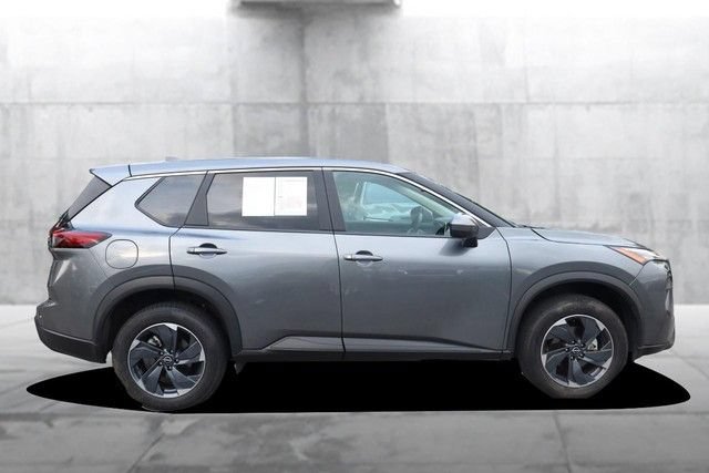Certified 2025 Nissan Rogue SV FWD image 5