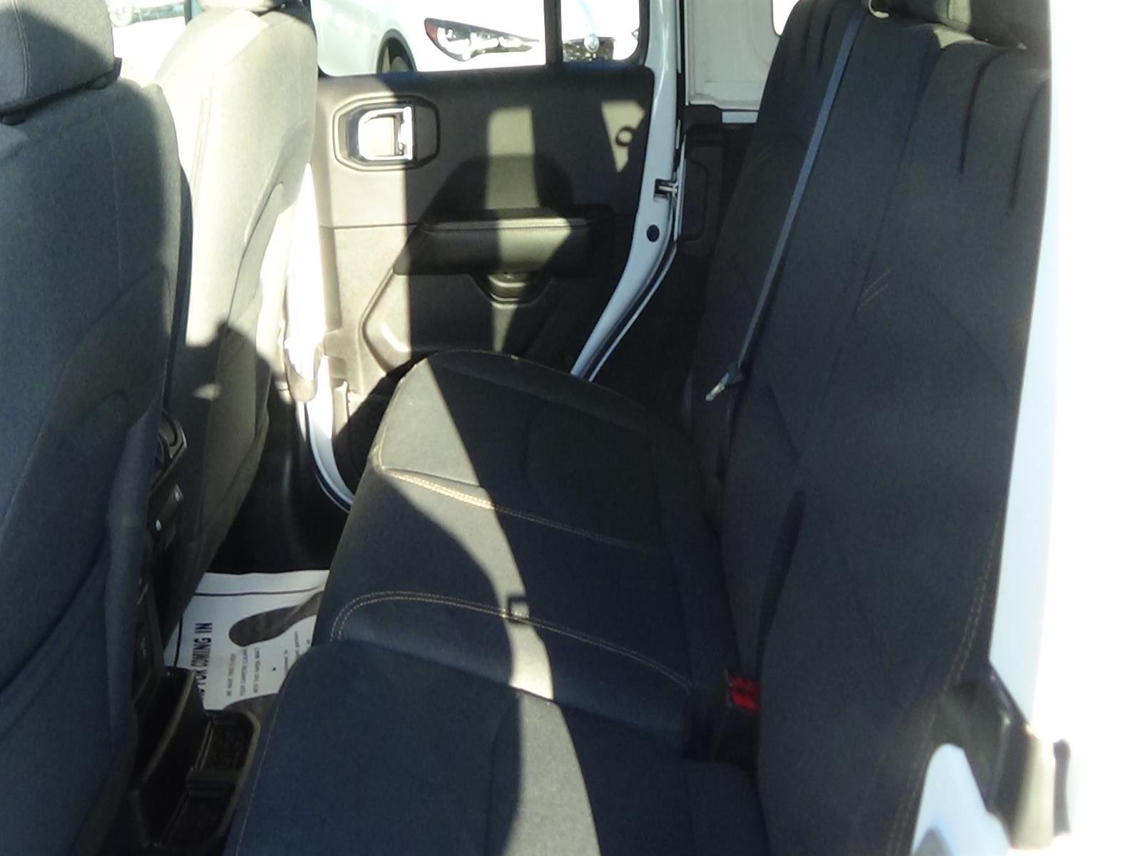 Used 2024 Jeep Wrangler Unlimited w/ Convenience Group AWD/4WD image 12