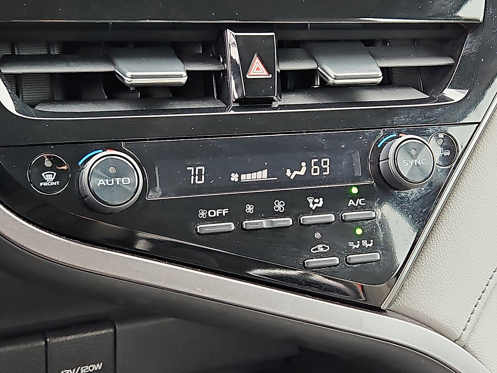 Used 2023 Toyota Camry XLE w/ Cold Weather Package image 17