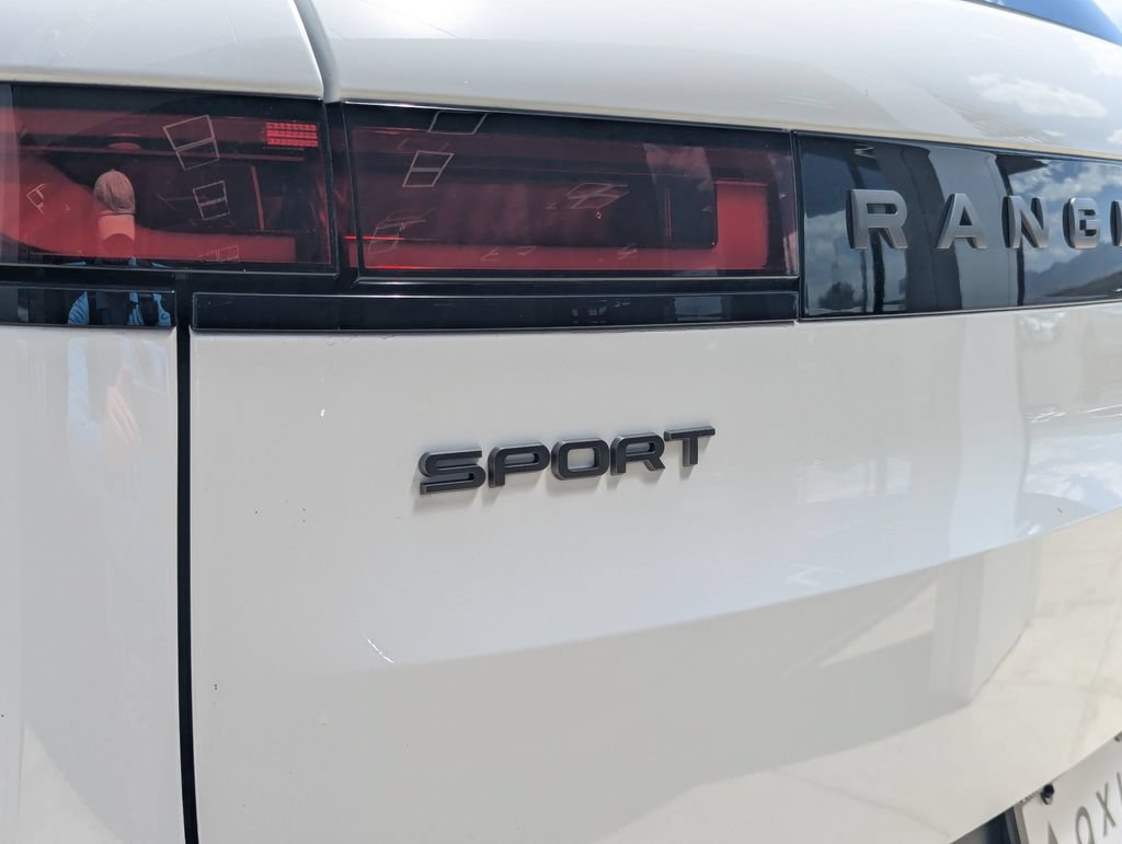 Used 2025 Land Rover Range Rover Sport SE AWD/4WD image 7