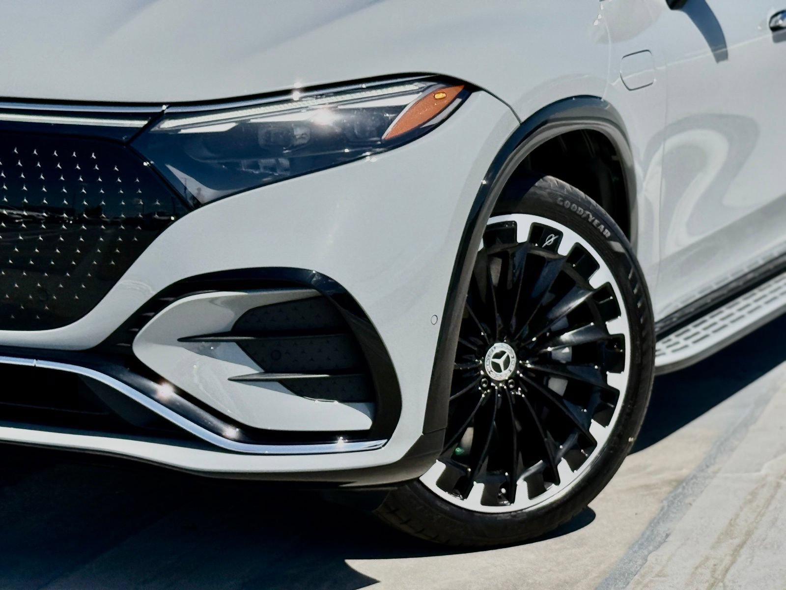 New 2026 Mercedes-Benz EQS 550 4MATIC SUV image 4