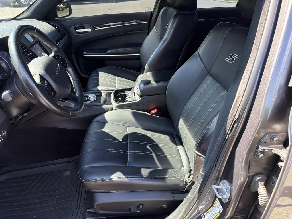 Used 2017 Chrysler 300 S RWD image 21