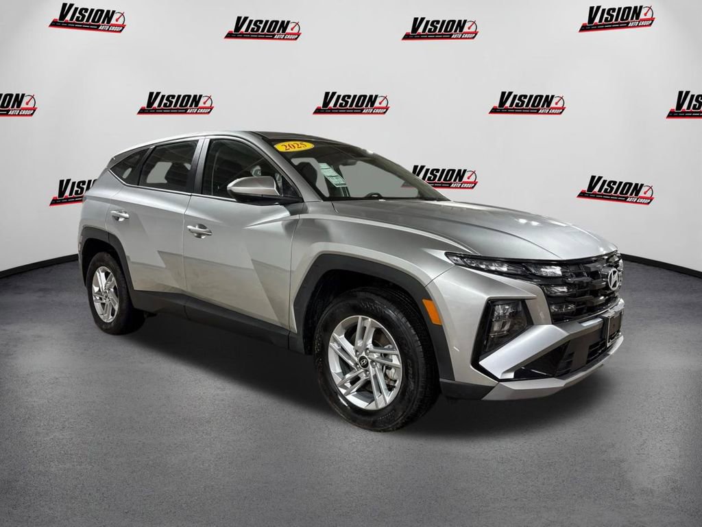 Used 2025 Hyundai Tucson SE AWD/4WD video 3