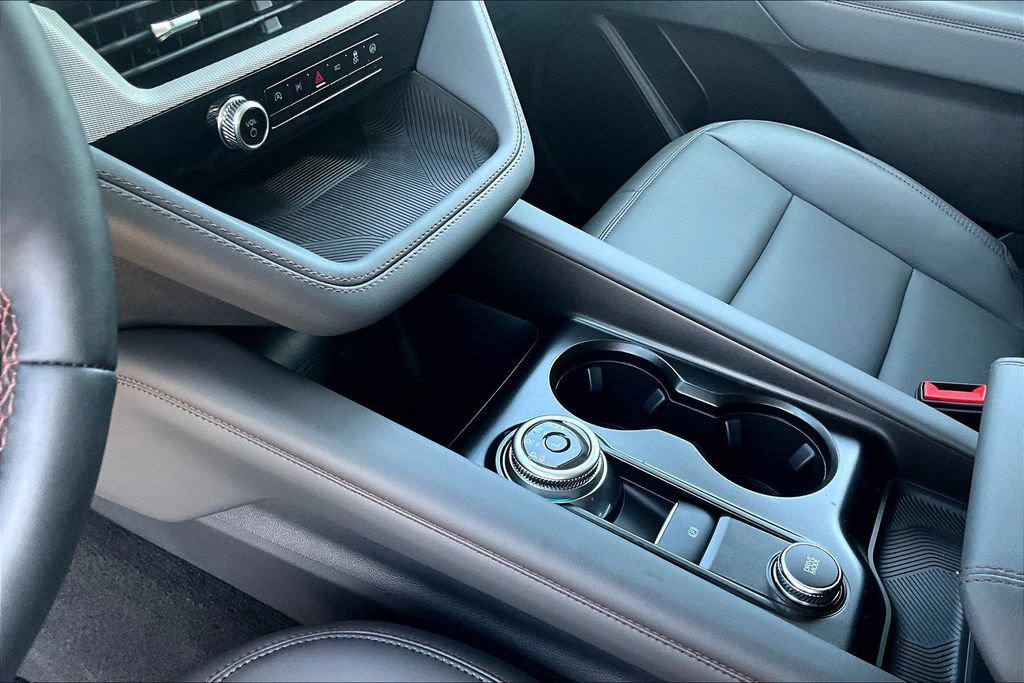 New 2026 Ford Explorer Active w/ Active Comfort Package AWD/4WD image 8