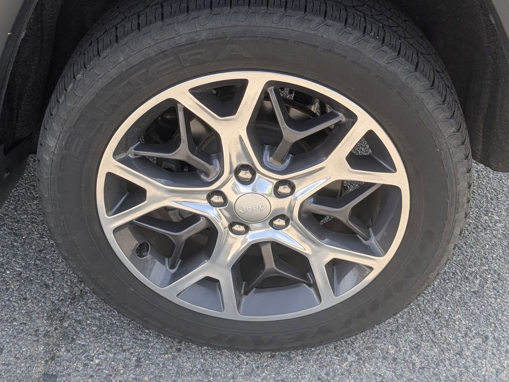 Used 2019 Jeep Grand Cherokee Limited image 12