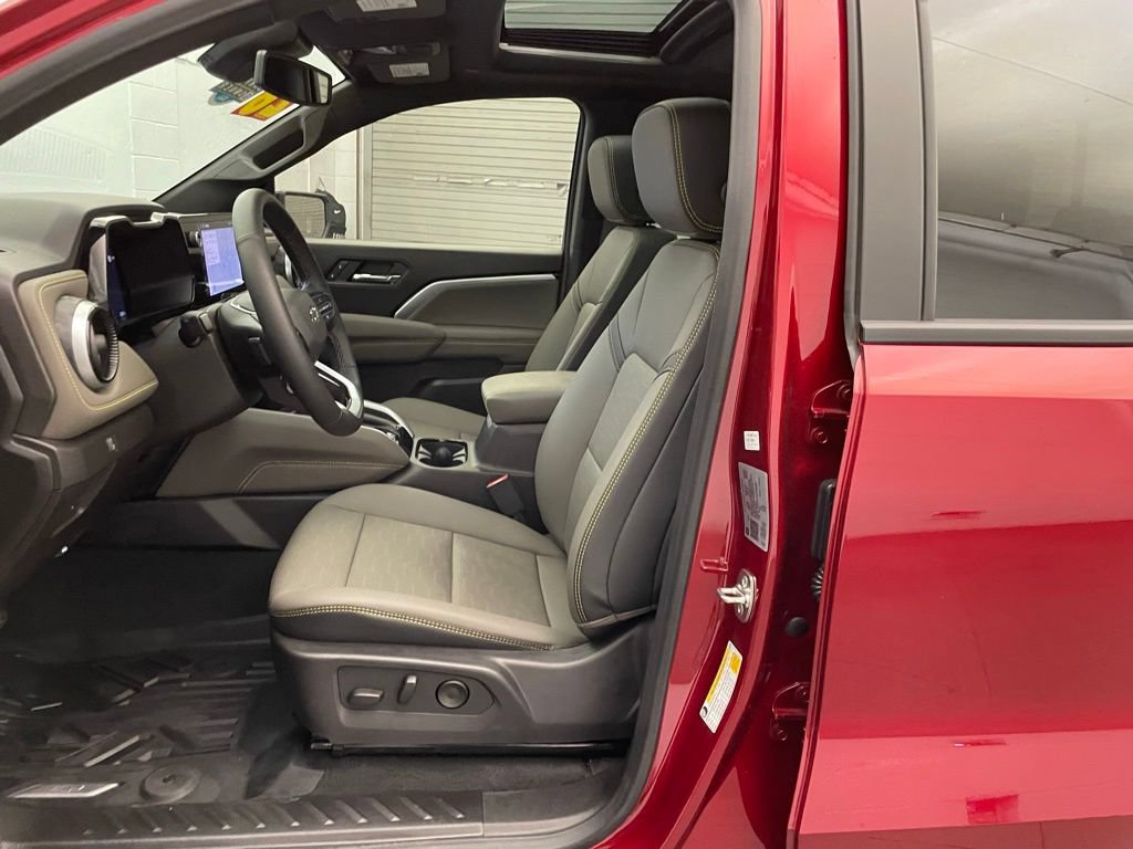 Used 2026 Chevrolet Colorado ZR2 w/ Technology Package AWD/4WD image 25