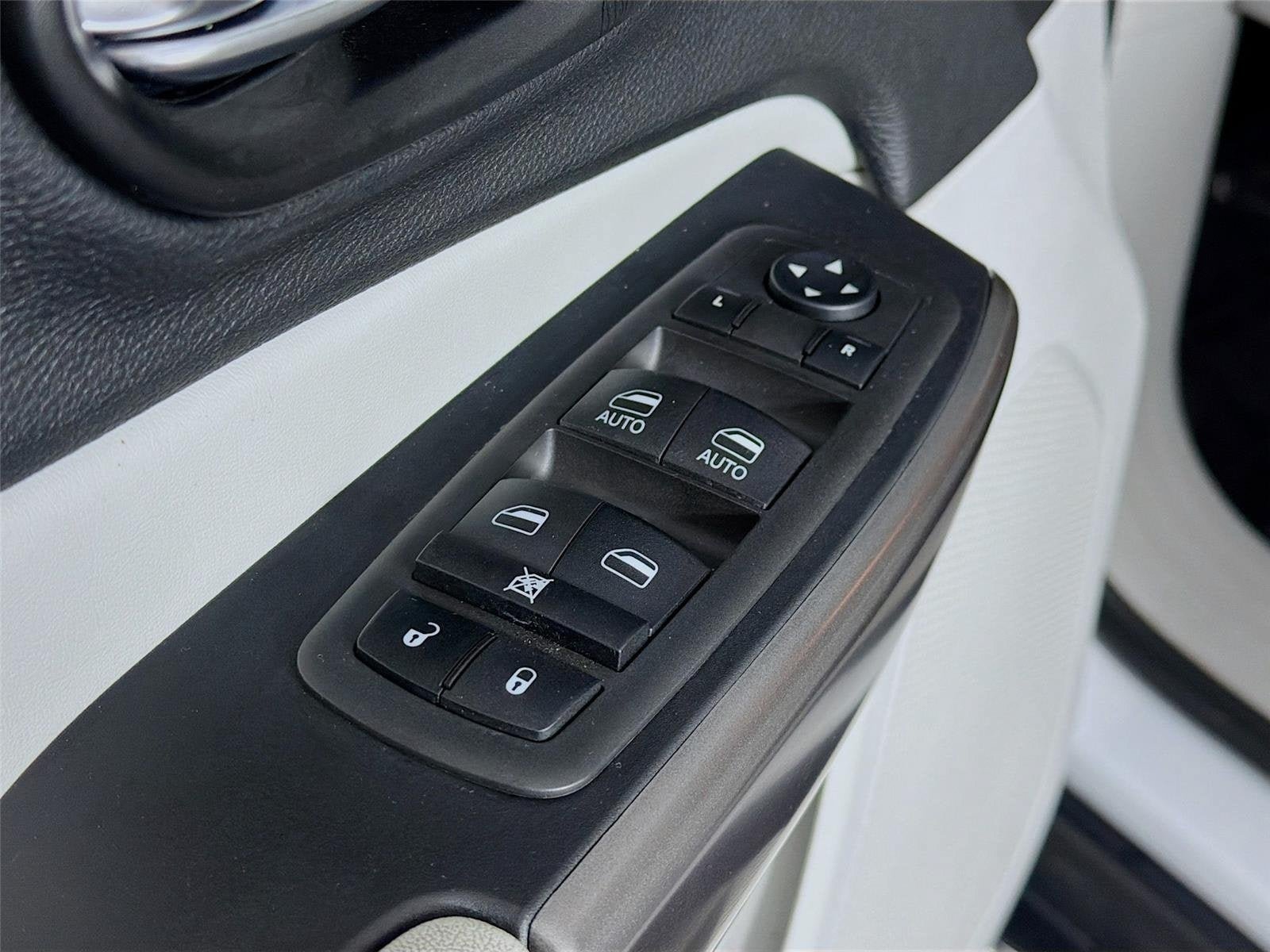 Used 2021 Jeep Cherokee Latitude Lux w/ Sun & Sound Group FWD image 19