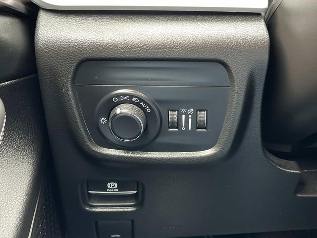 Used 2024 Jeep Grand Cherokee Altitude image 23