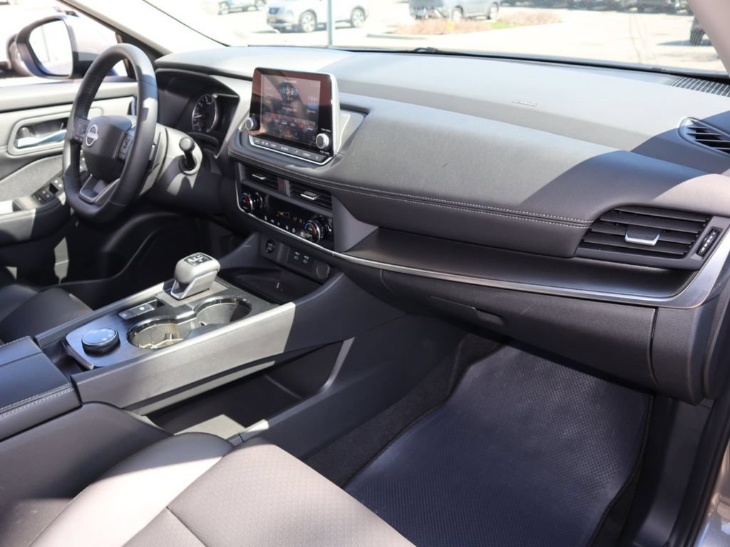 Certified 2025 Nissan Rogue SV w/ SV Premium Package AWD/4WD image 25