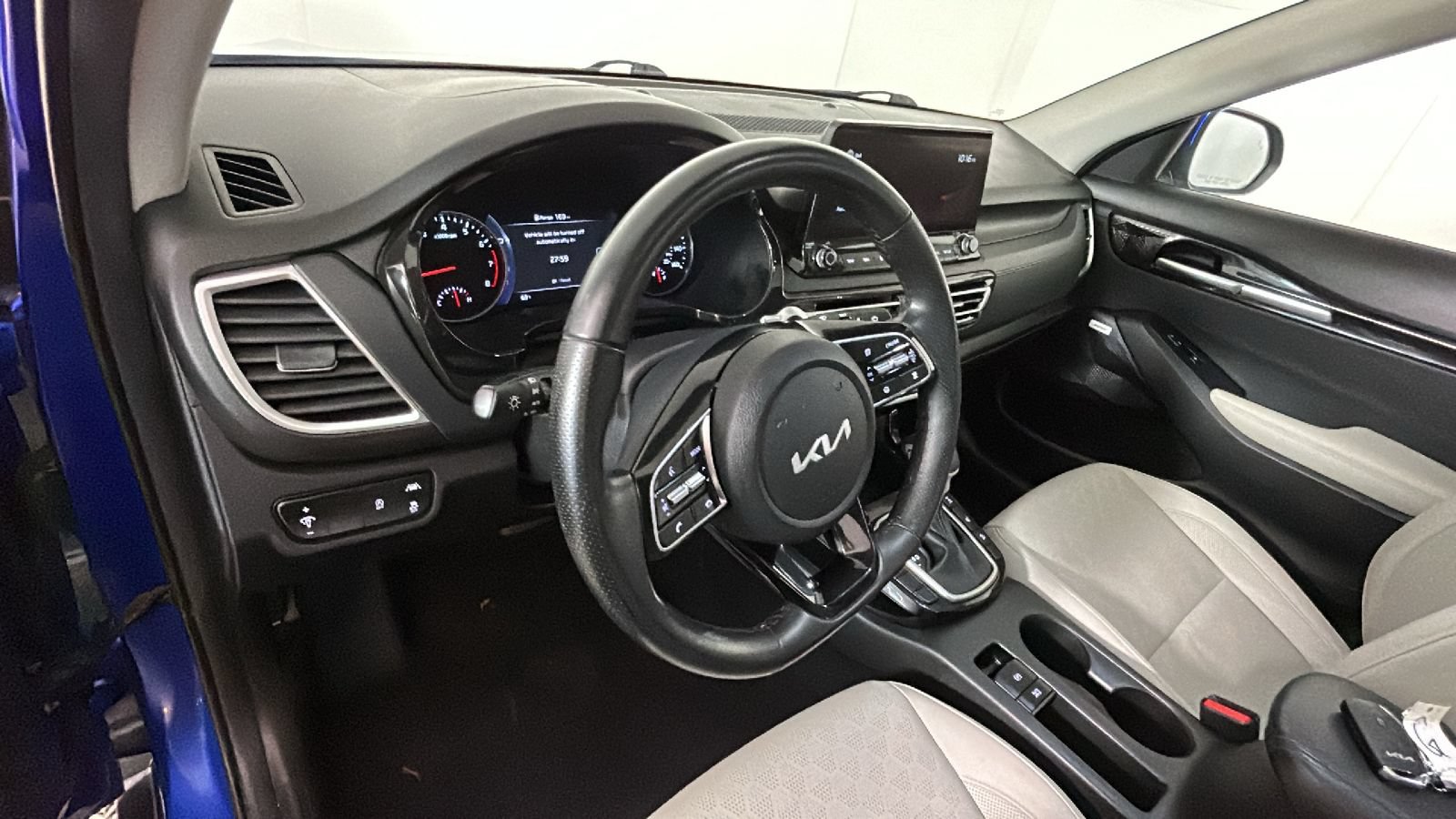 Used 2022 Kia Seltos SX w/ Sunroof Package AWD/4WD image 17