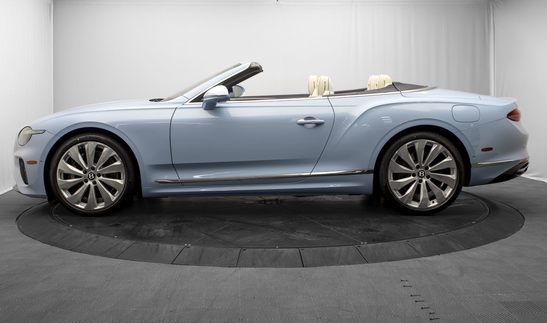 New 2026 Bentley Continental GTC AWD/4WD image 6