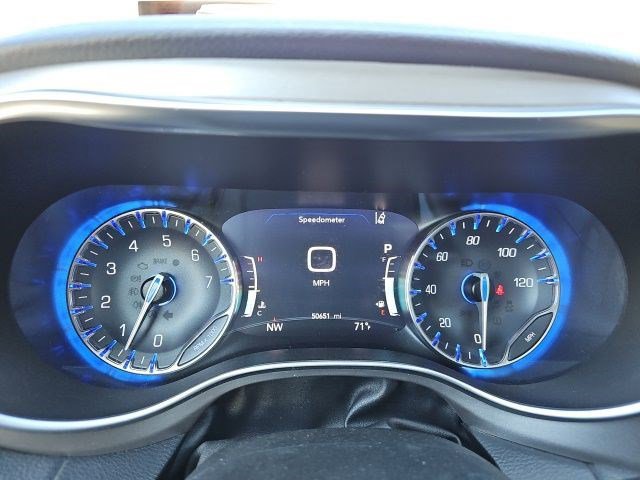 Used 2021 Chrysler Pacifica Limited w/ Uconnect Theater Family Group image 23