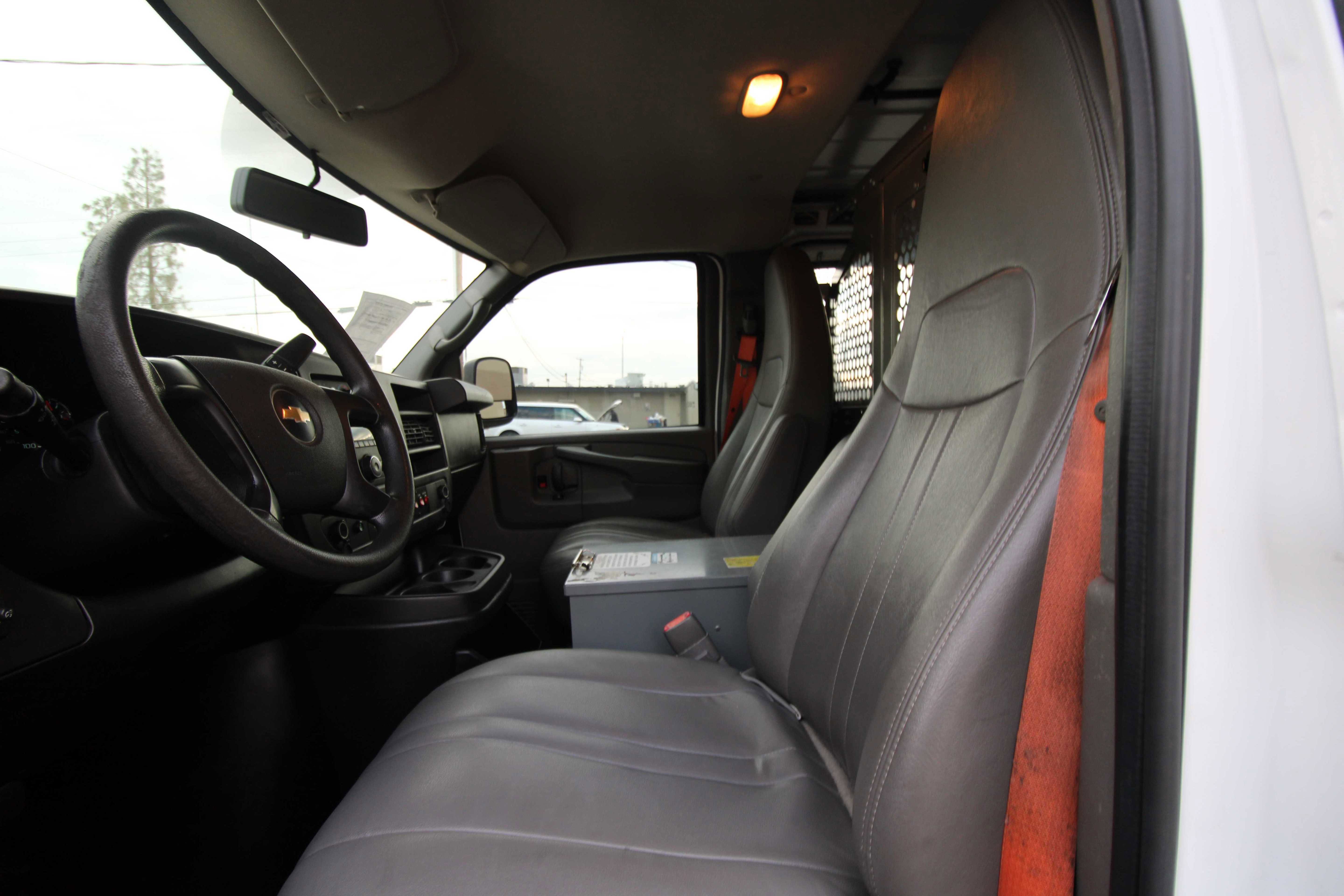 Used 2014 Chevrolet Express 2500 image 19
