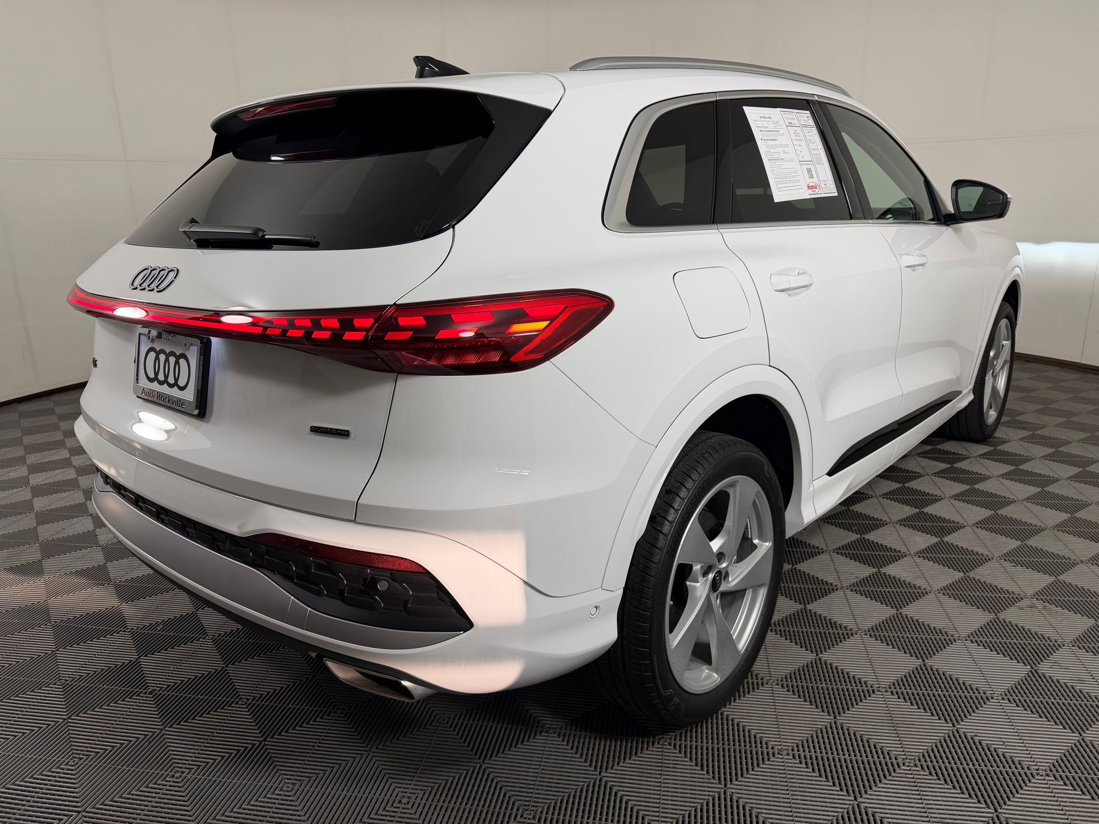 Used 2025 Audi Q5 Premium Plus w/ Premium Plus AWD/4WD image 9