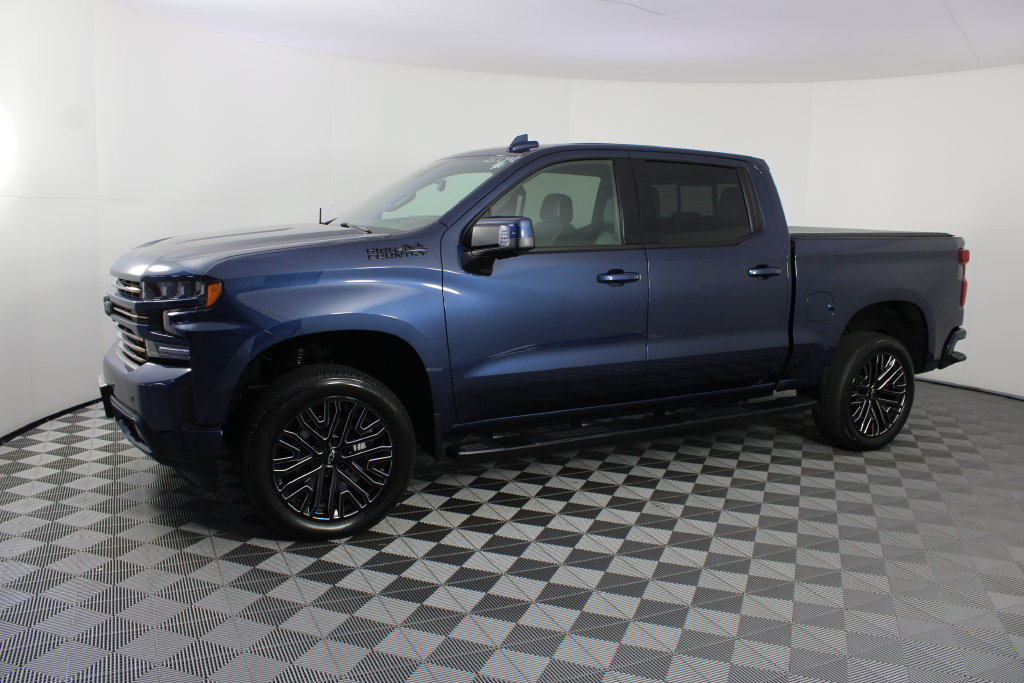 Used 2020 Chevrolet Silverado 1500 High Country w/ Technology Package AWD/4WD image 2