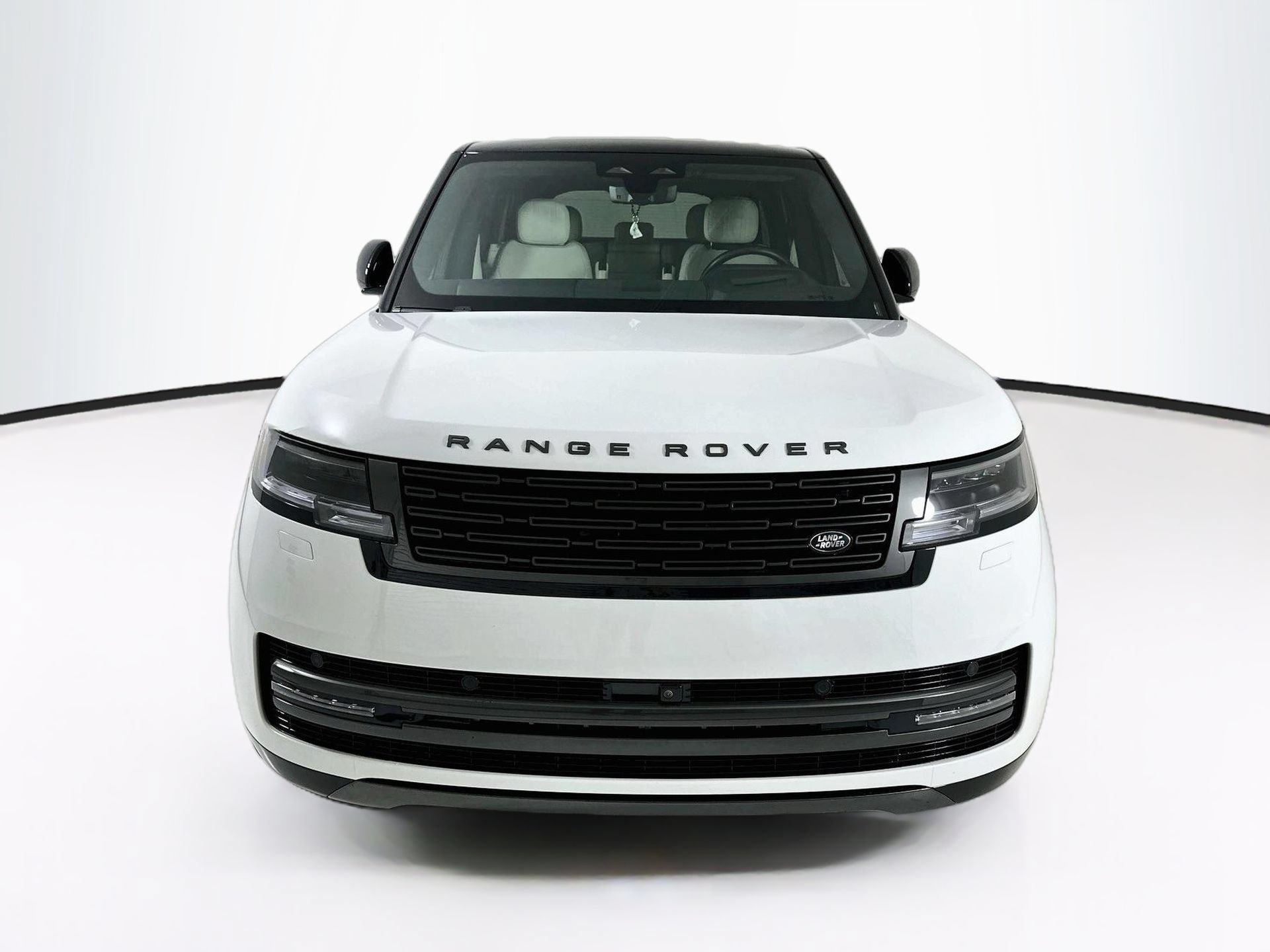 Used 2024 Land Rover Range Rover SE AWD/4WD image 2