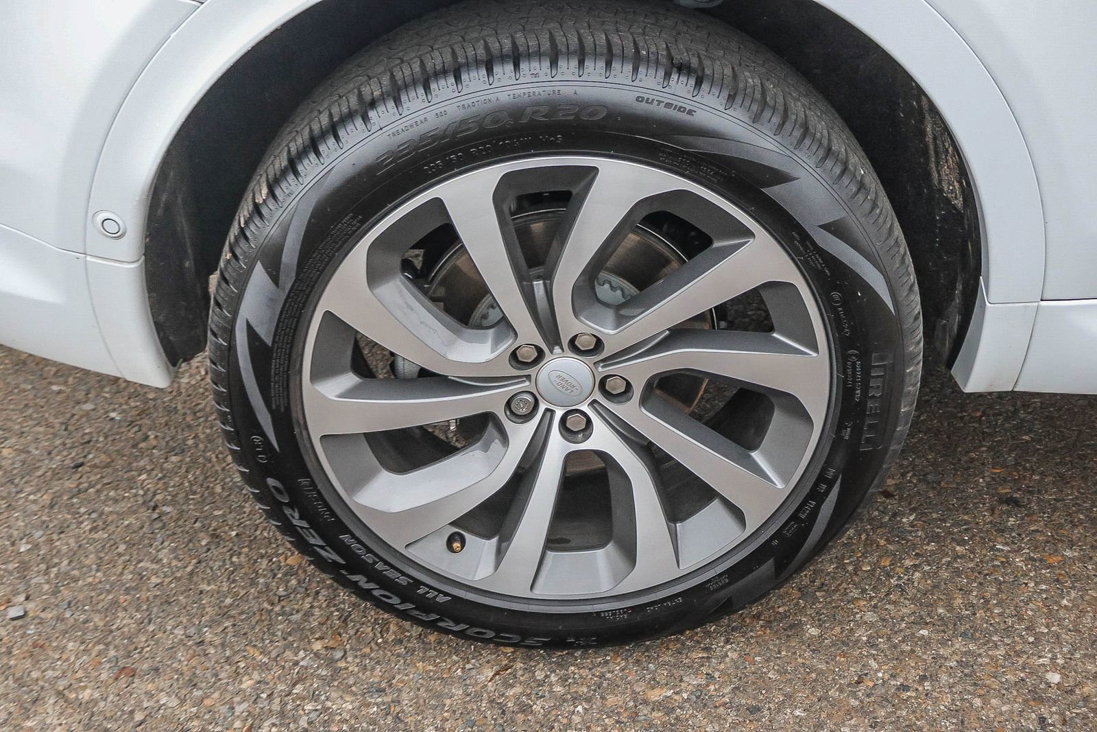 Used 2025 Land Rover Discovery Sport S image 13