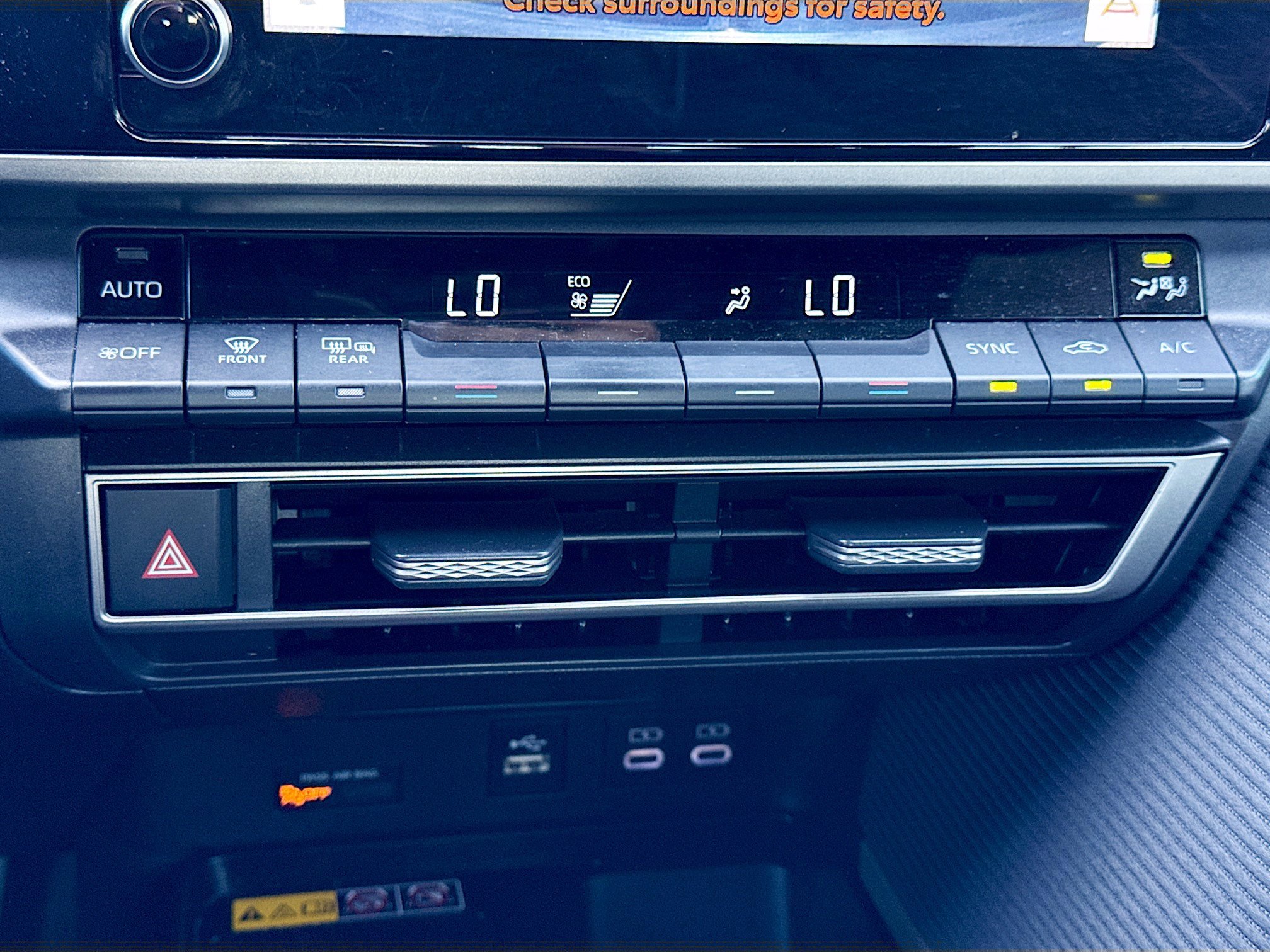 Used 2025 Toyota Camry SE w/ Convenience Package image 33