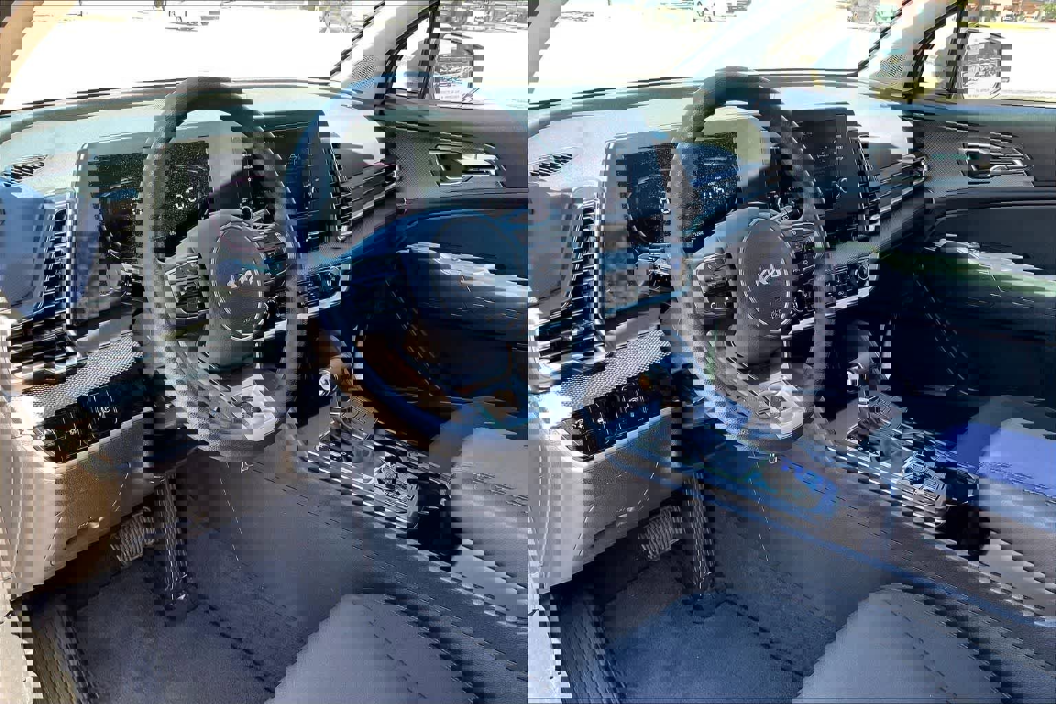 Certified 2023 Kia Sportage LX image 2