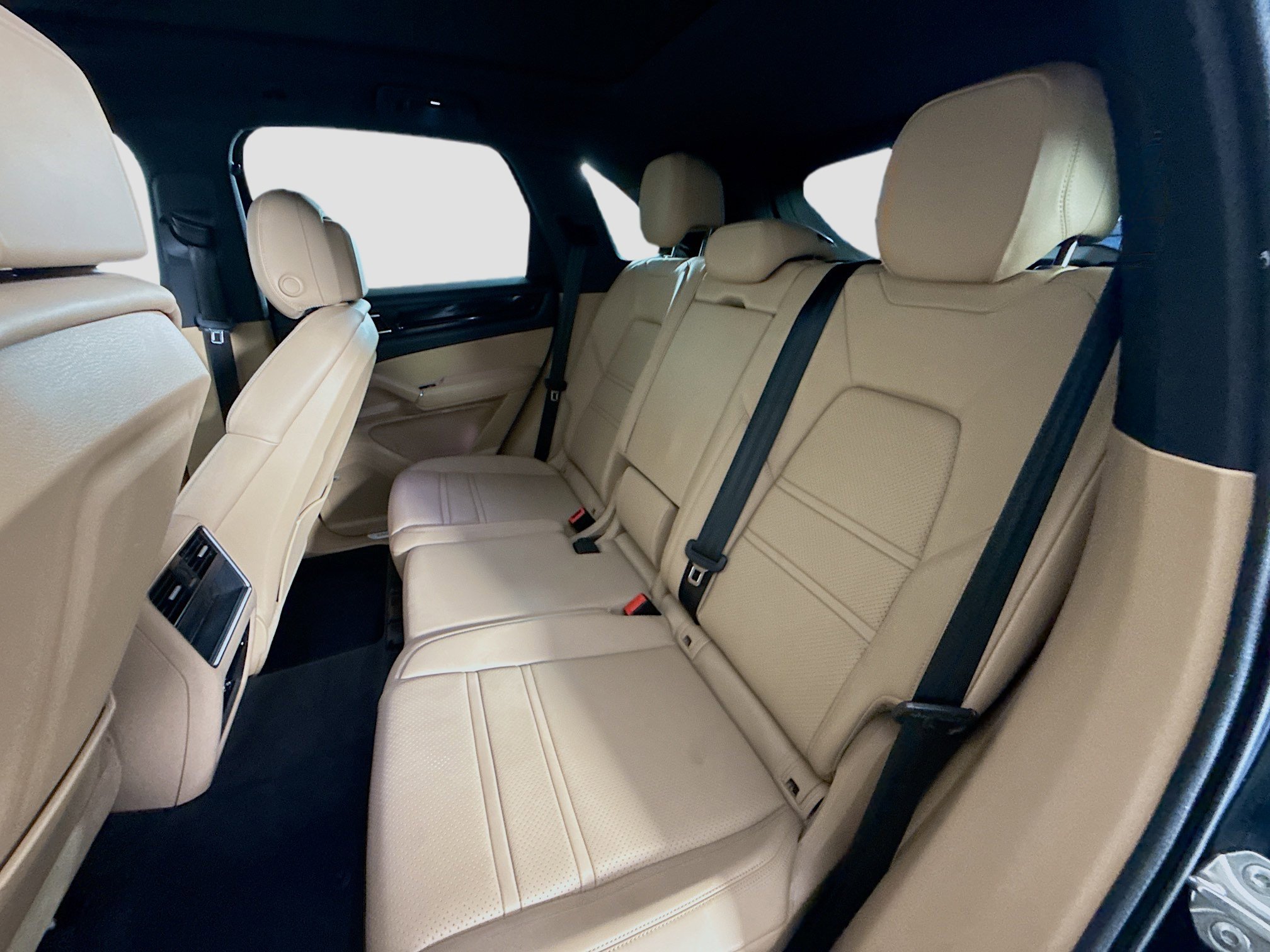 Used 2021 Porsche Cayenne image 24