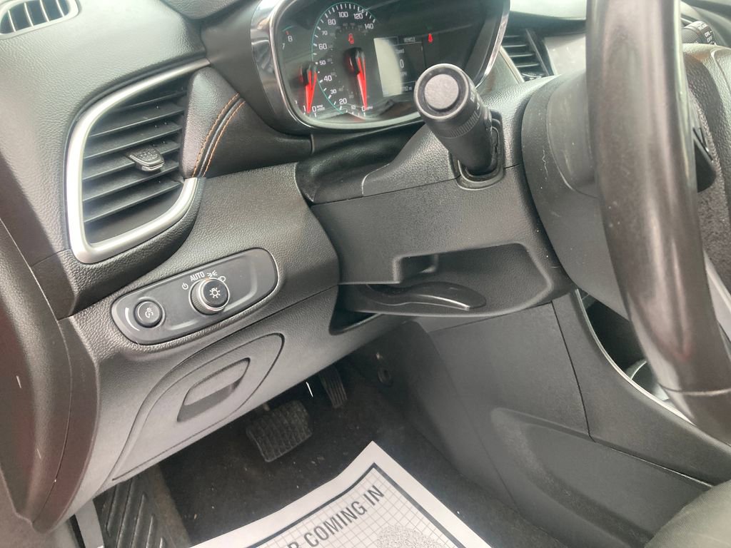 Used 2020 Chevrolet Trax LT w/ LT Convenience Package image 17