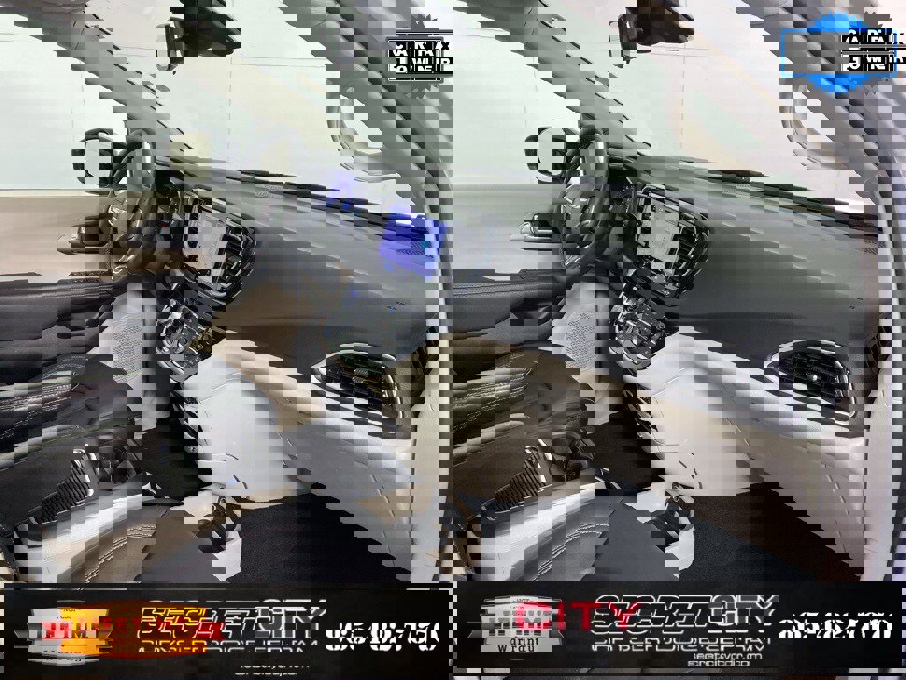 Used 2024 Chrysler Pacifica Touring-L image 32