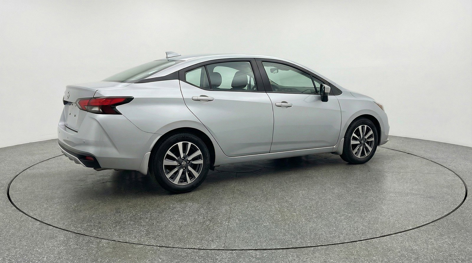 Used 2025 Nissan Versa SV image 9