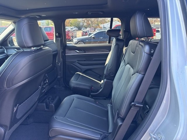 New 2025 Jeep Grand Cherokee L Limited w/ Trailer Tow Package image 14