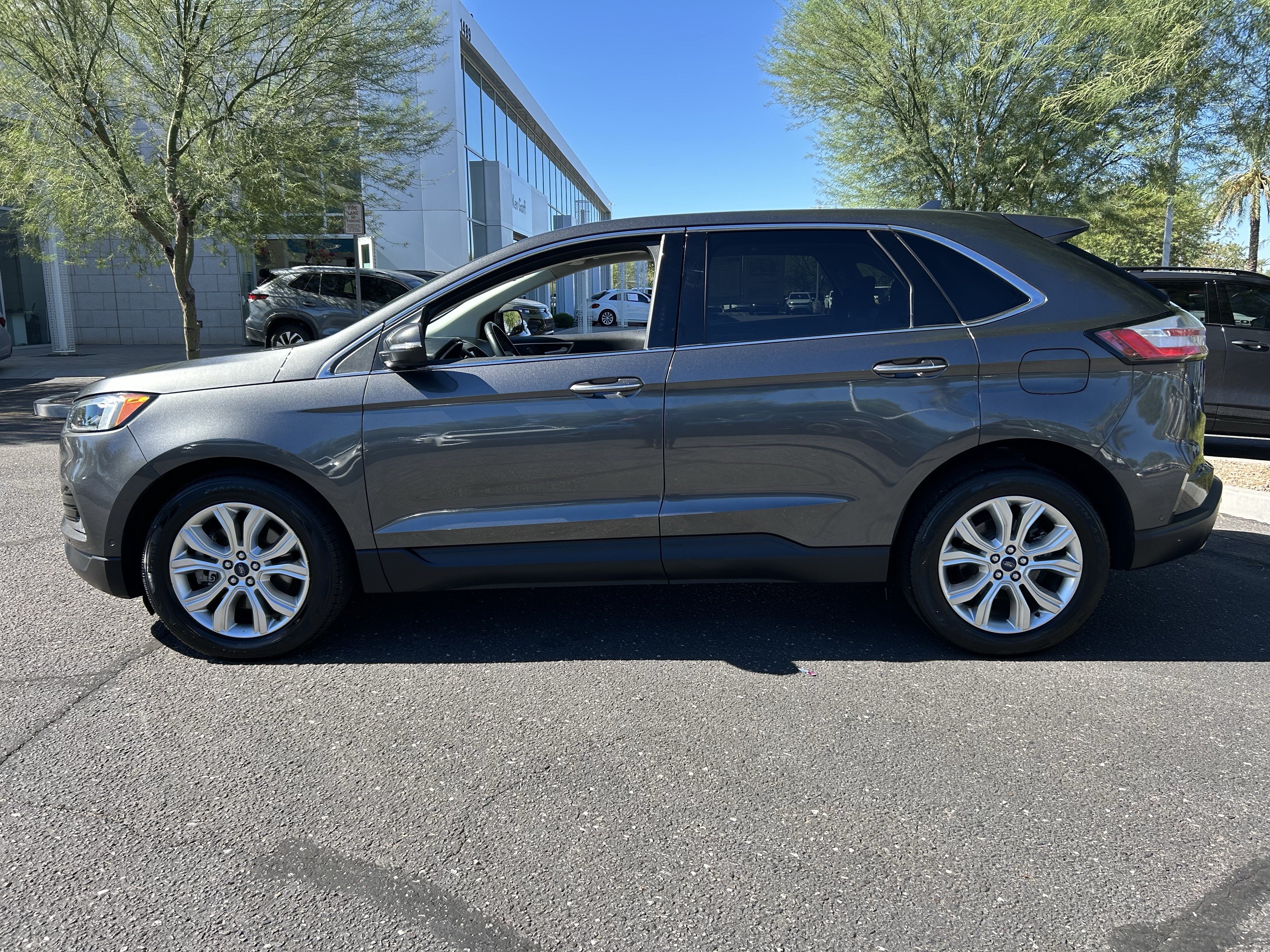 Used 2020 Ford Edge Titanium w/ Equipment Group 301A AWD/4WD image 2