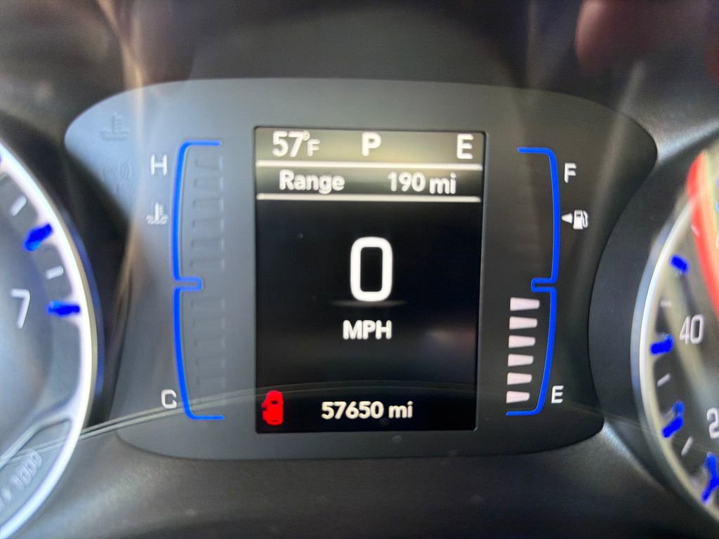 Used 2023 Chrysler Voyager LX image 16