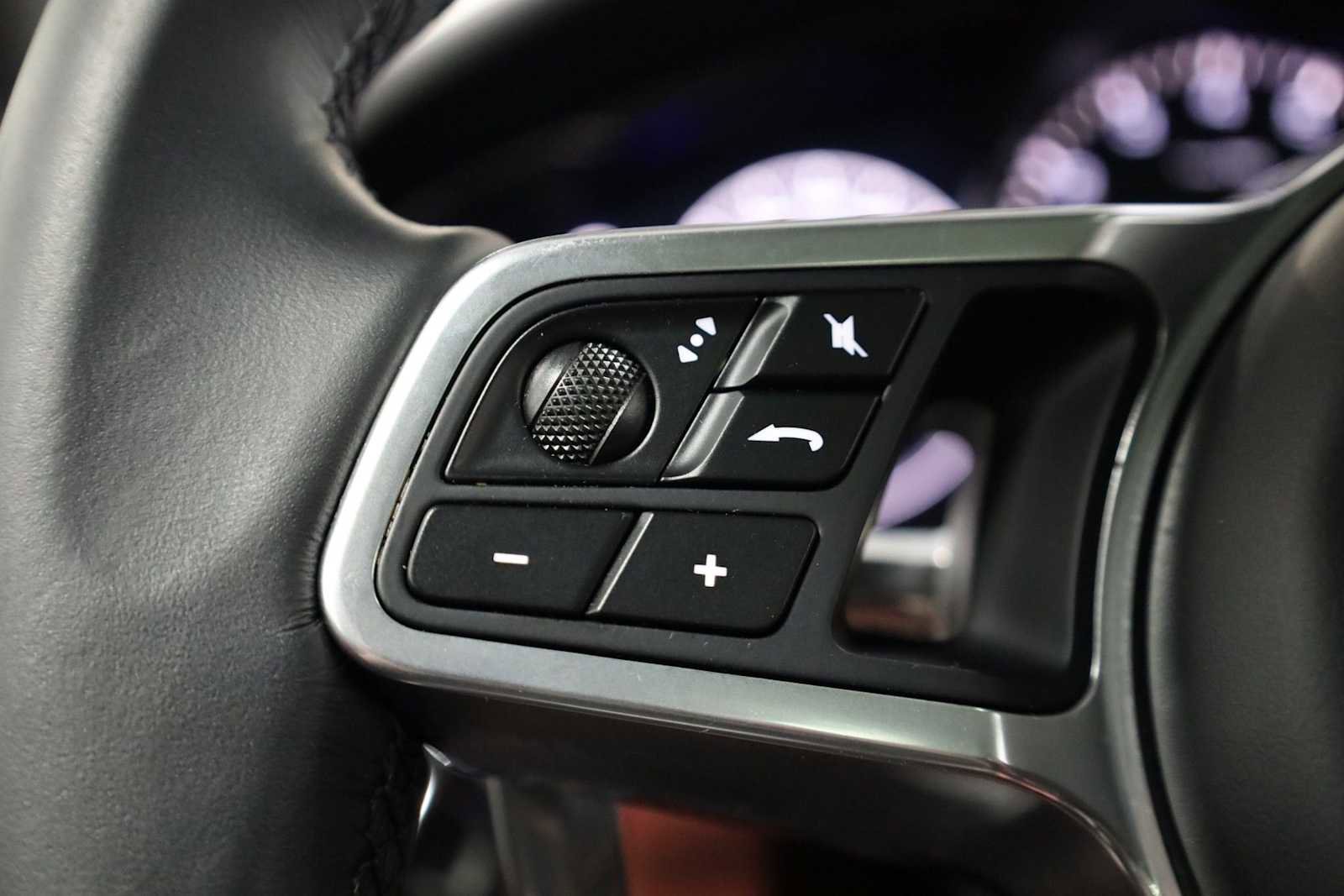 Used 2022 Porsche Cayenne image 27