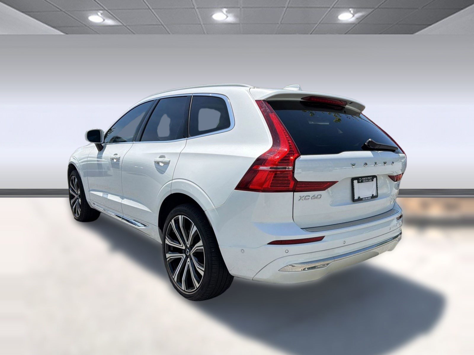 Used 2023 Volvo XC60 B5 Ultimate w/ Climate Package image 3