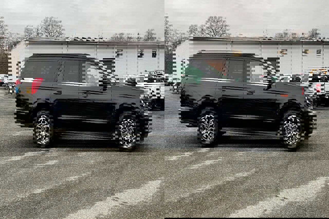 Used 2025 Ford Expedition Max Active image 2