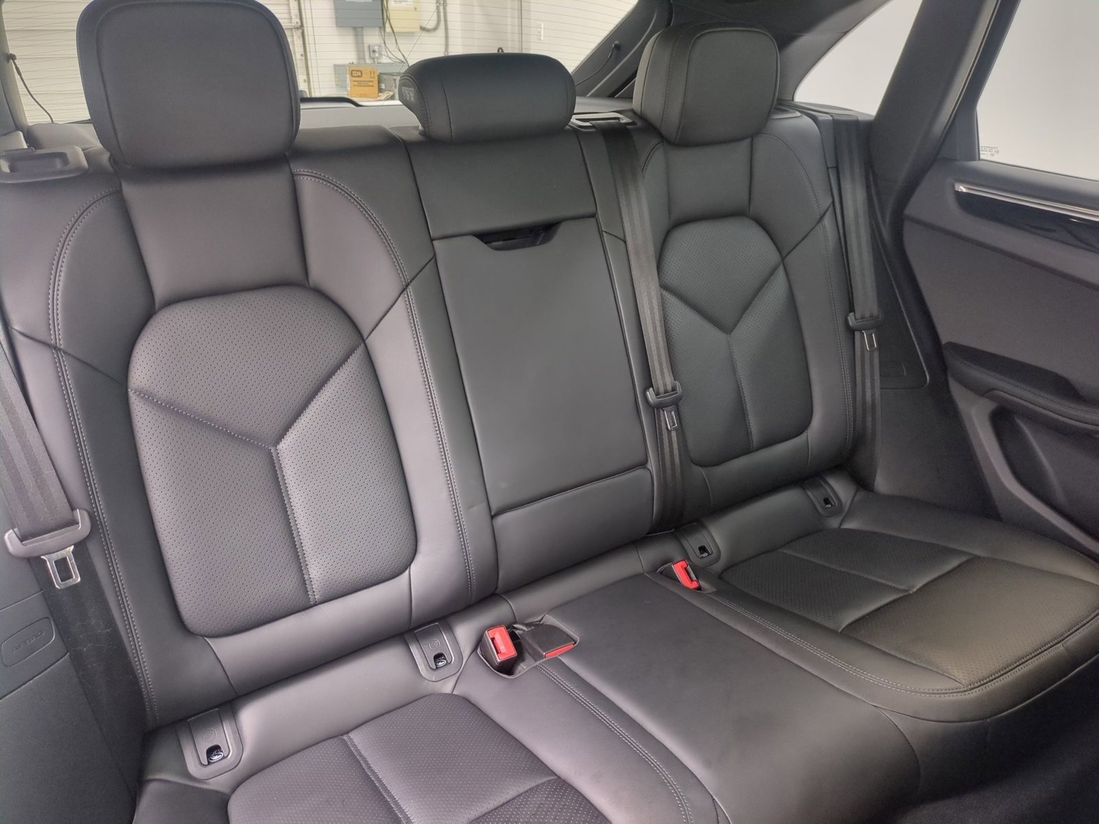 Certified 2022 Porsche Macan AWD/4WD image 23