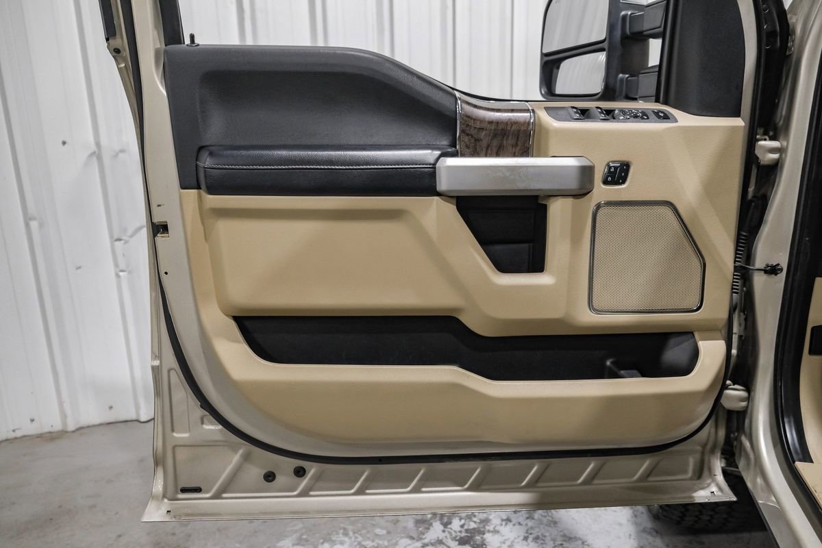 Used 2017 Ford F250 Lariat w/ Chrome Package image 43