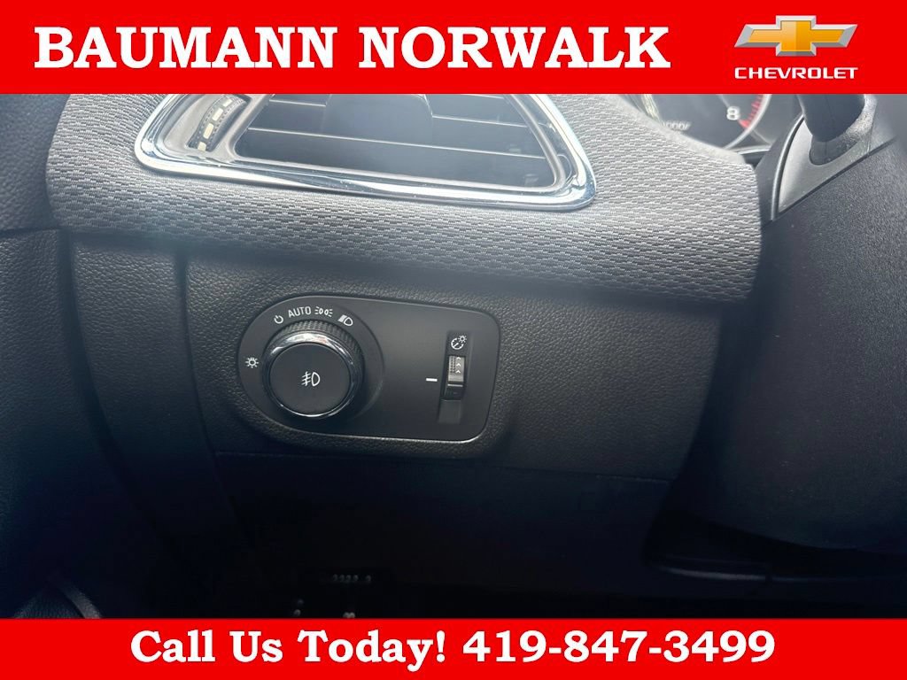 Used 2019 Chevrolet Cruze LT w/ Convenience Package FWD image 23