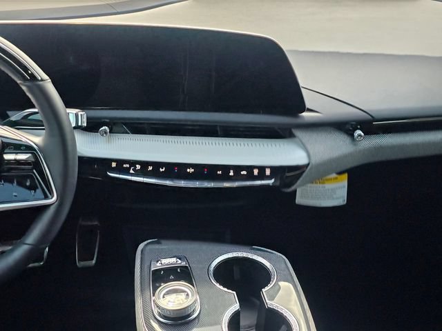 Used 2025 Cadillac Optiq Sport 1 AWD/4WD image 19