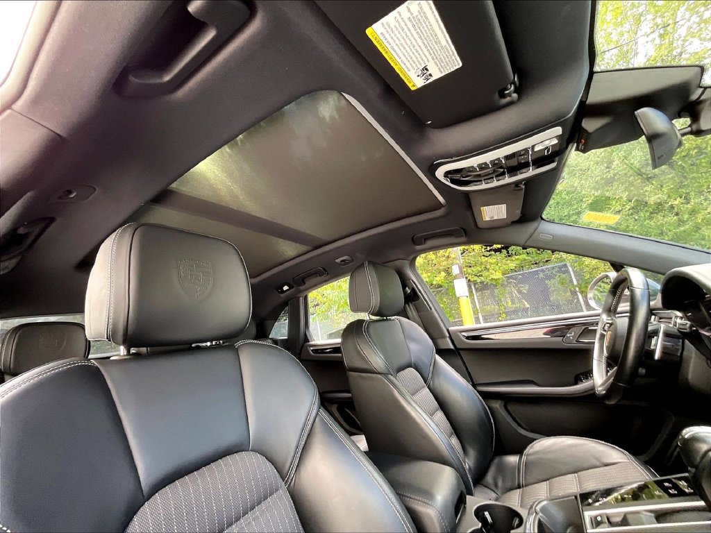 Certified 2023 Porsche Macan Turbo AWD/4WD image 27