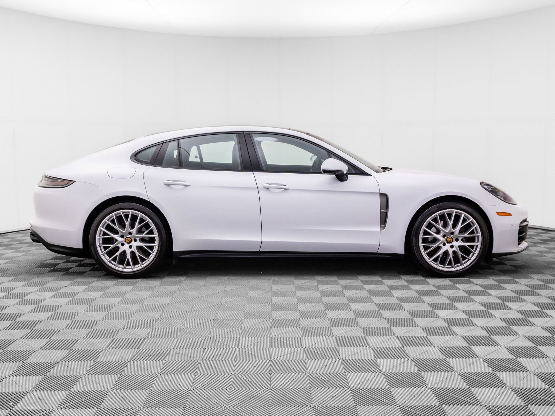 Certified 2022 Porsche Panamera 4 Platinum Edition AWD/4WD image 7