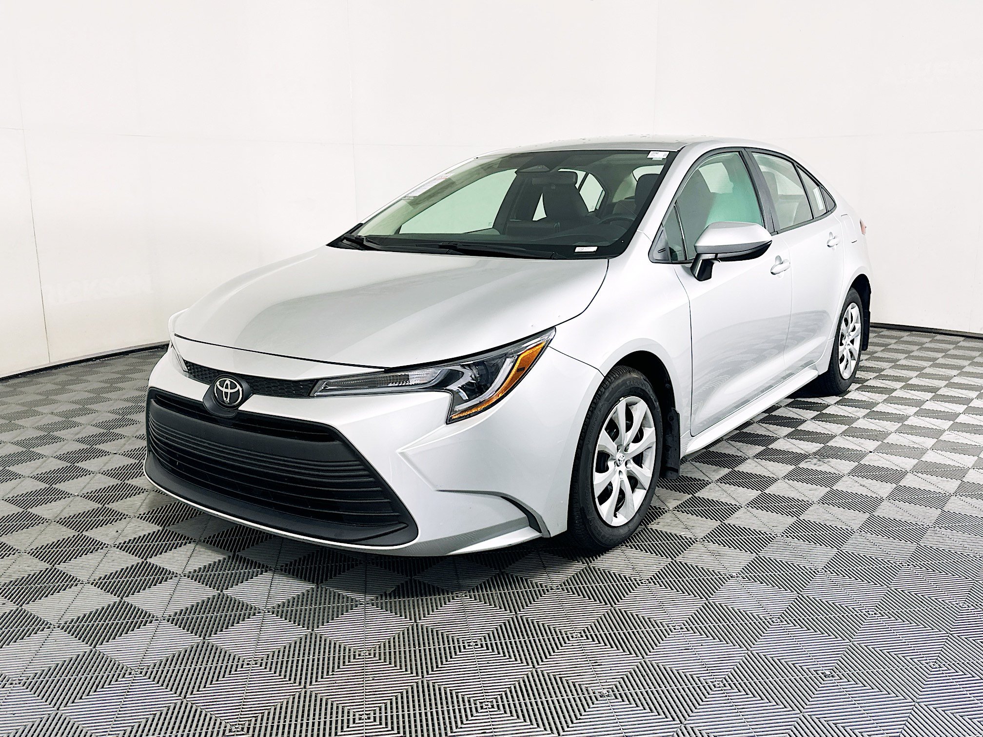 Certified 2025 Toyota Corolla LE FWD image 7