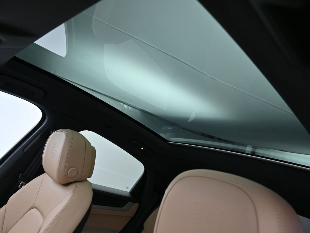 Certified 2025 Porsche Cayenne E-Hybrid Coupe image 9