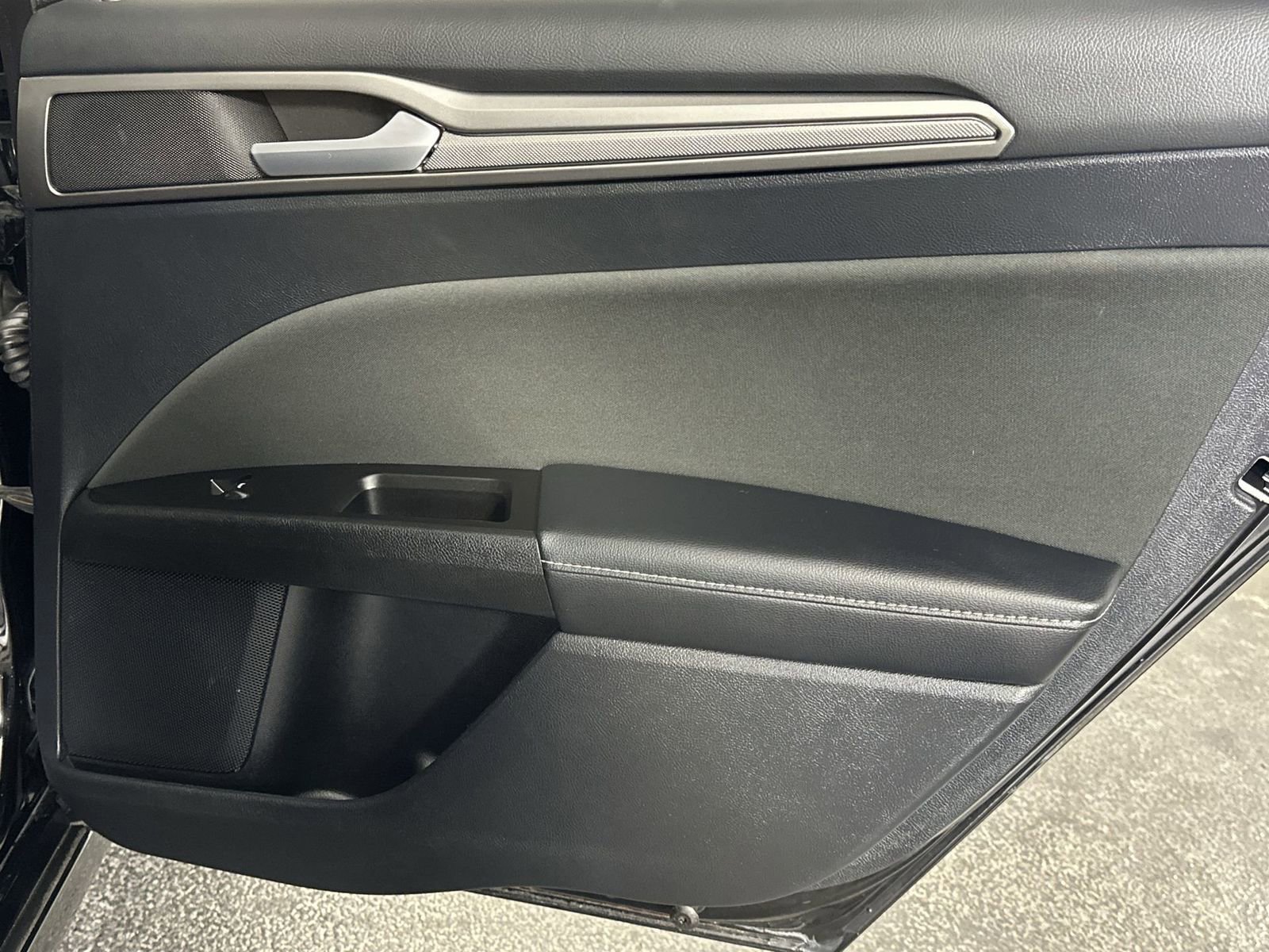 Used 2017 Ford Fusion SE w/ Fusion SE Technology Package image 36