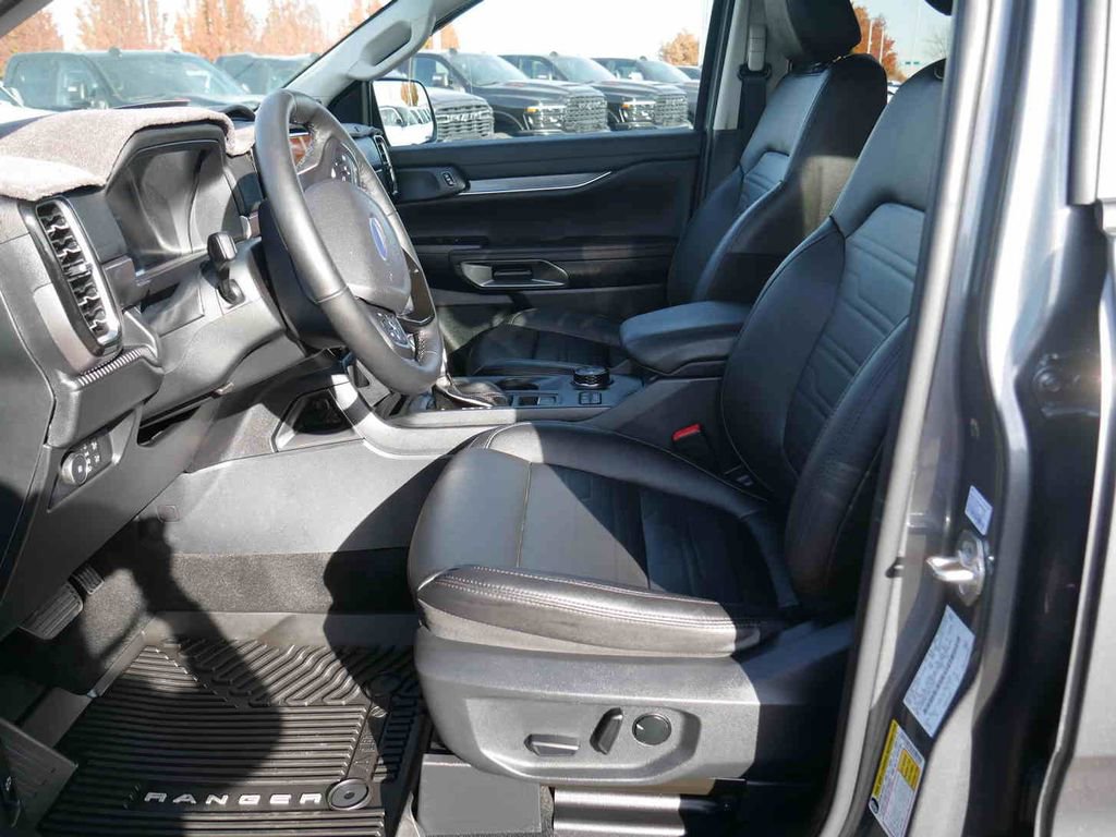 Used 2025 Ford Ranger Lariat w/ FX4 Off-Road Package image 30