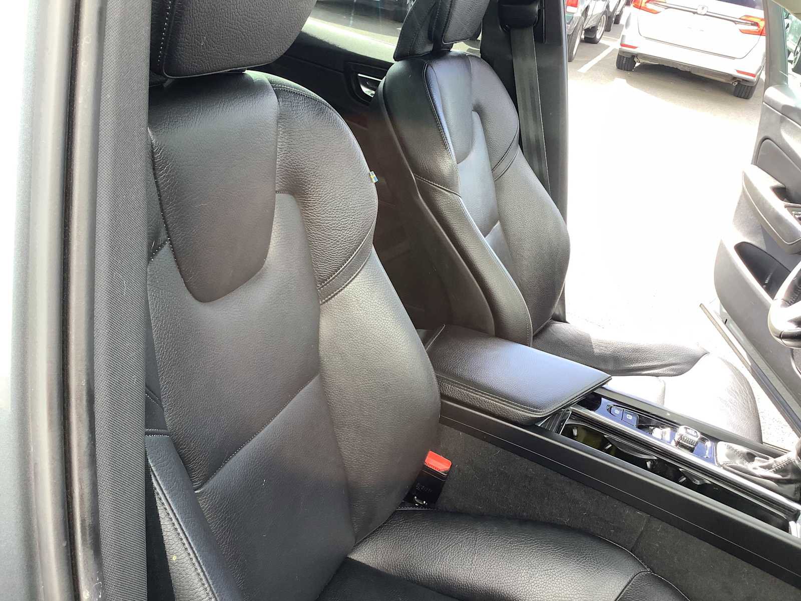 Used 2020 Volvo XC60 T6 Momentum AWD/4WD image 14