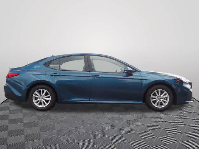 Used 2025 Toyota Camry LE FWD image 4